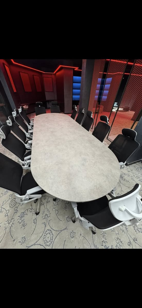 ميز اجتماعات خشب mdf
قياس 280 cm x  طول 
عرض 110cm 
تقريباً 
السعر 350 الف 
بغداد الطالبية
للتواصل ***********
