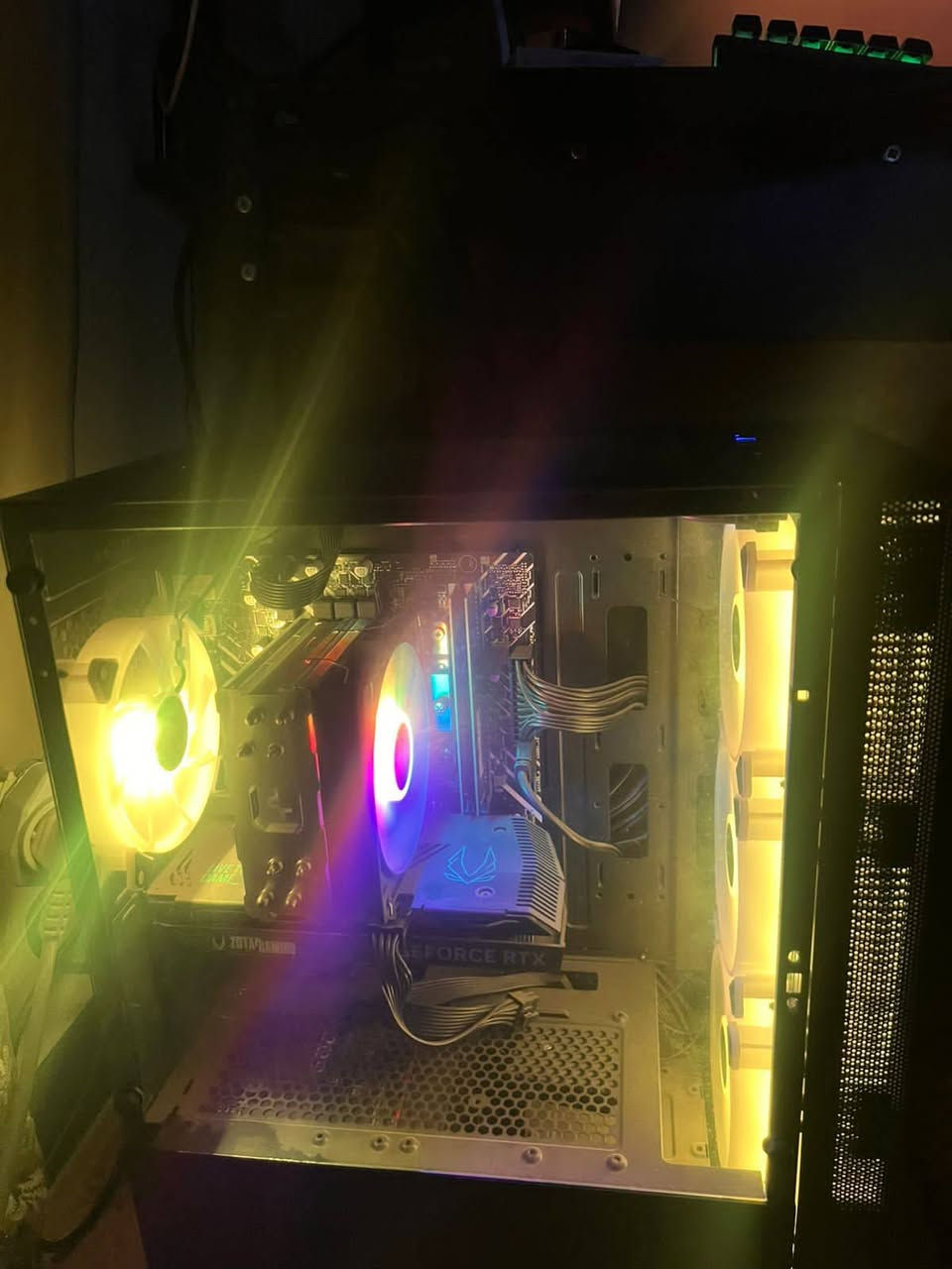 🔥 للبيع تجميعة PC Gaming قوية ونظيفة جداً 🔥
📌 المواصفات:
CPU: Intel Core i5-12400F
Cooling: مبرد 120ML RGB
Motherboard: ASUS H610
RAM: 16GB DDR4 Lexar 3200MHz (8×2)
GPU: RTX 4060 8GB Zotac Gaming OC
🎮 نسخة سبايدر مان
Storage: SSD 1TB
Power Supply: Red Dragon 600W 80+ Bronze
Case: Hestart مع 4 مراوح RGB
🖥️ الشاشة:
Acer
حجم 24 إنچ
دقة Full HD 1080p
مناسبة جداً للألعاب وكارت 4060
🛠️ الحالة:
مستخدم شهر واحد فقط
نظيف جداً
حرارة مستقرة ومجرب
كراتين جميع القطع موجودة
💪 أداء ممتاز للألعاب الحديثة على دقة 1080p
🎯 مناسب للألعاب، البث، والتصميم
السعر /1.200.000وبيه مجال بسيط
موجود خاص او واتساب للاتصال على الرقم ***********
#ادمن❤️
