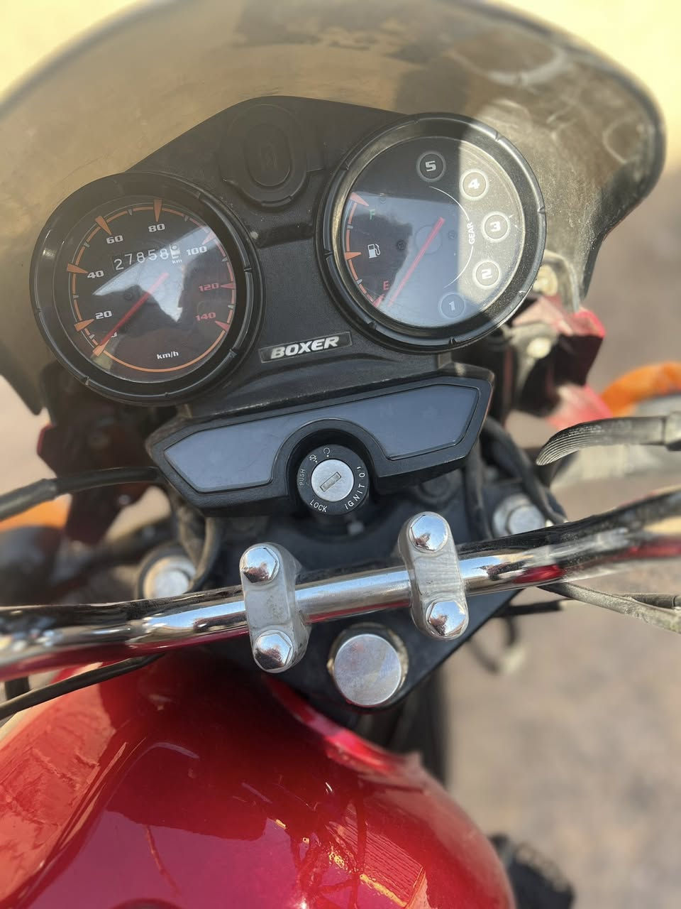 بوكسر ٢٠٢١رقم وسنويه ٢٠٣٠دراجه نضيفه ماشيه ٢٧الف          قم الهاتف :*********** السعر ١٩٠٠
