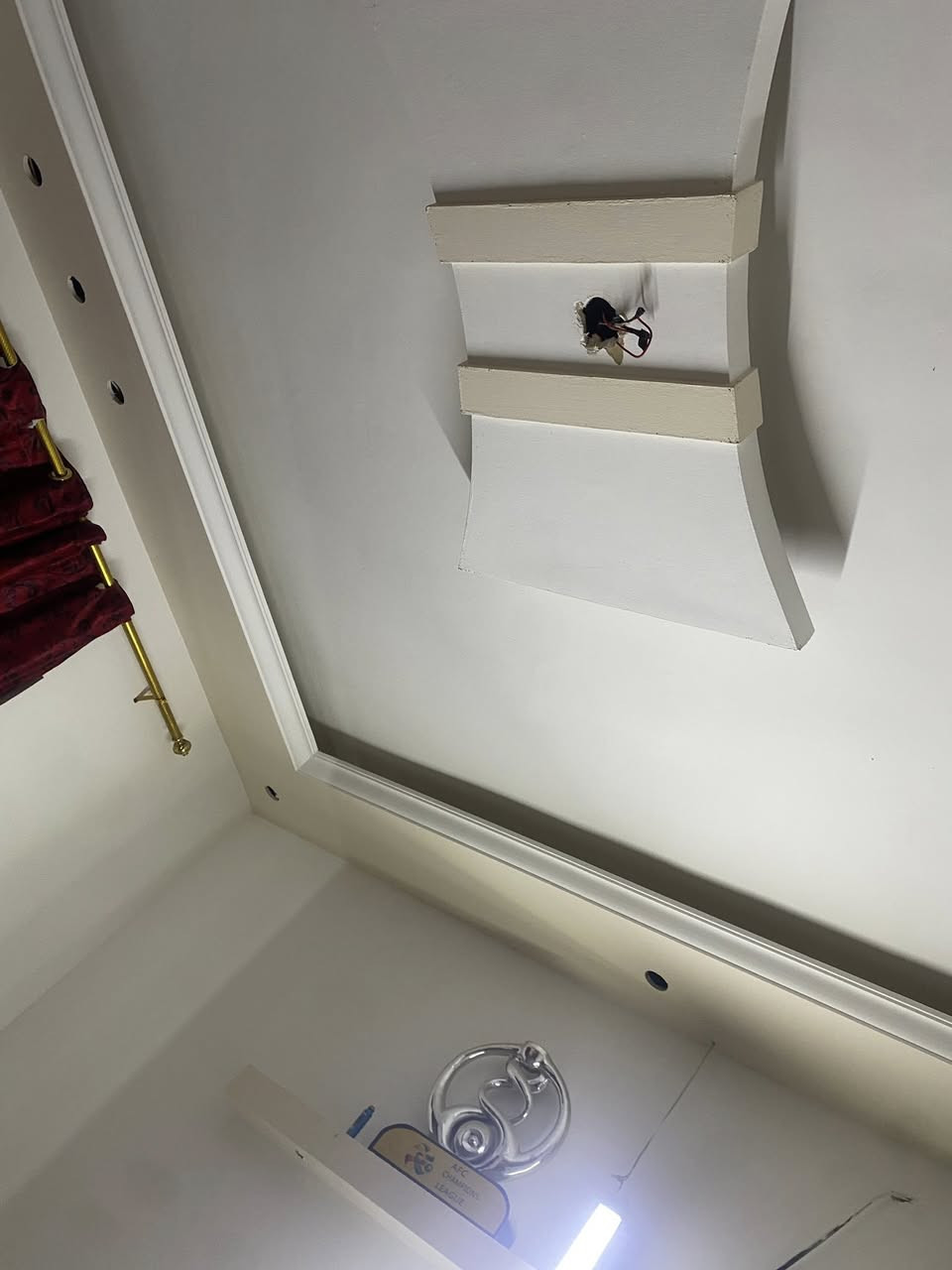 بيت.  150. متر.   للبيع.         يحتوي البيت.   ع2غرف نوم / ستقبال.    صاله.        جبيره.   صحيات. داخليه وخارجيه.    بيت جديد.   وقريب ع. شارع.  الريسي.        

 الدسيم قرب. حسينه العصائب 
سعر. بيت 85 بي مجال.  ***********
