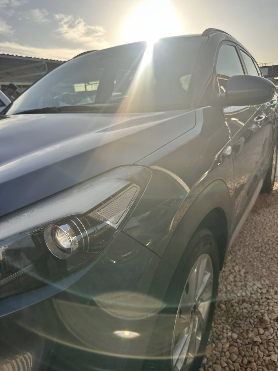 السلام عليكم للبيع
نـــوع السيــــارة : توسان. 
المـــــــوديــــــل :2017
لـون الســـــــيارة : نفطي.  
عدد الاسطوانات : 4. 
حجـــم المحــرك : 2400
رقــــم اللوحـــــة : بغداد 
تبريد.            شرط. 
سيارة.       امريكية 
مكينة. و كير.       شرط 
حداية.  خلفي امامي 
كلة.    جديد. ع ايدي.  
تخم تاير. جديد. مع ويل
- [ ] كشنات كهربائي 
- [ ] كراسي. كهرباء 
- [ ] سيارة.  كندي. 
- [ ] سنوية.   لل 26 هزة. جديدة.  
- [ ] سيارة.     ماشية.    155 كيلو. مو ميل. 
- [ ] الملاحظـــــــات  سيارة. 
- [ ] رحمه الله والديك. عطرنة. كلمة طيبة. 
- [ ] مكان سيارة بالدوانية. 
- [ ] السعر              بيها مجال. 
- [ ] اخوان كلشي مذكور واضح كدامكم 
***********
