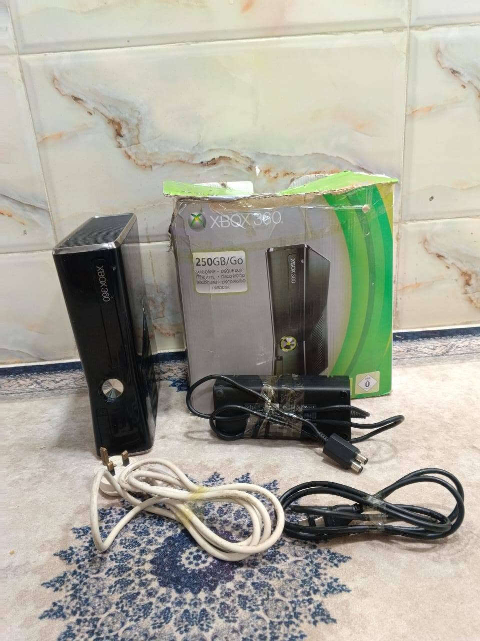 سلام عليكم أكس بوكس مهكر جديد كلش بي اكثر من 20لعبه سعر مناسب ناصريه مركز *********** سعر 100وبي مجال قليل
