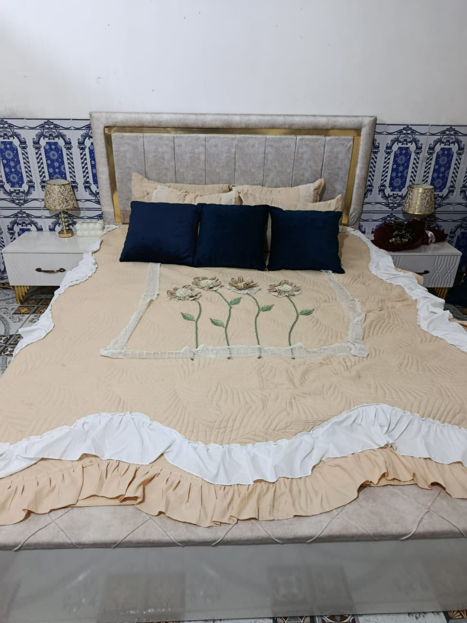 سلام عليكم غرفه للبيع اخو الجديد صارلها ٥ اشهر من مشتريها اريد ابيعها لان محتاز مكانه كربلاء ١٠قطع غرفه كلش حلوه او جديده ***********
