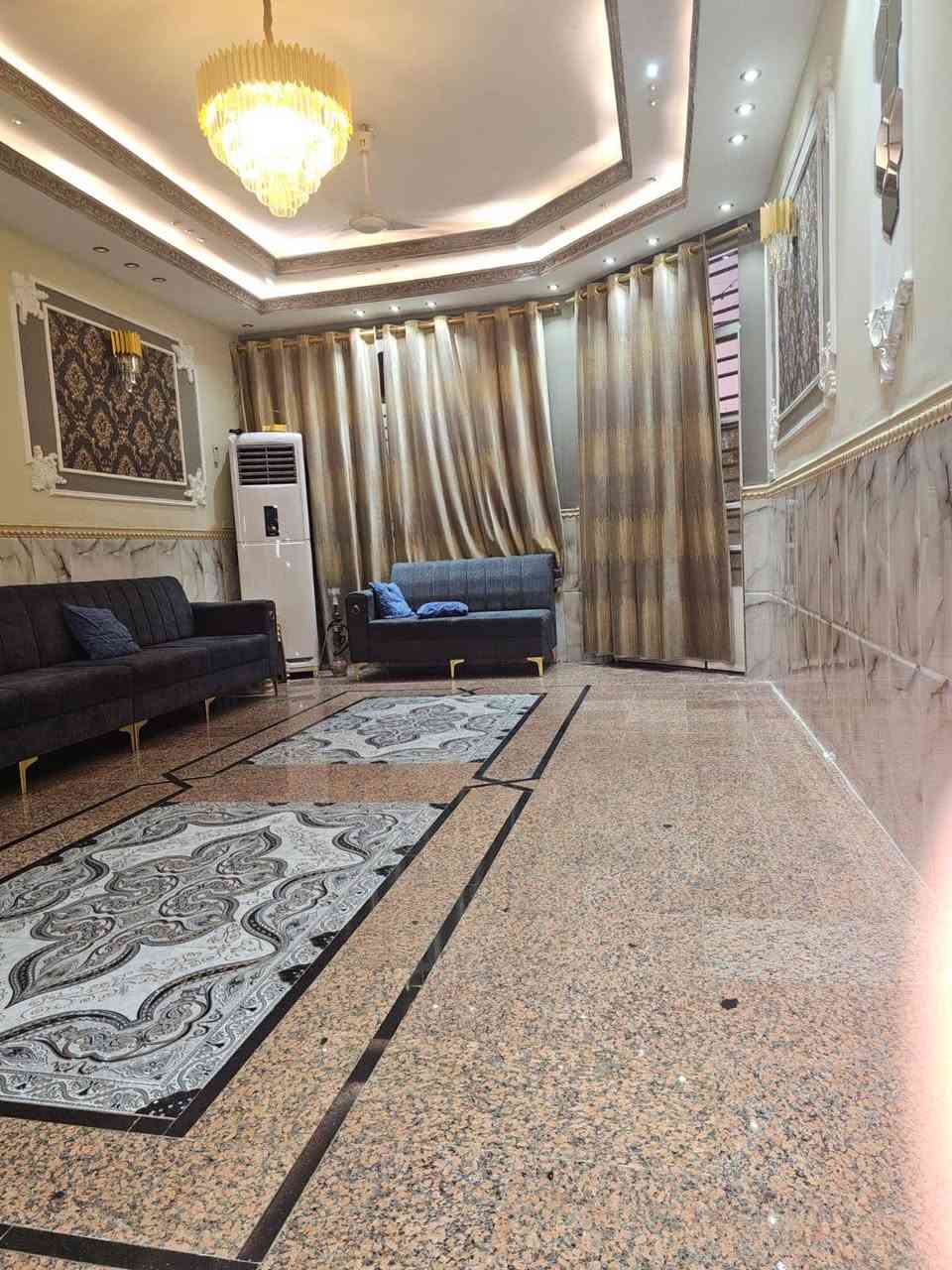 دار للبيع في منطقة الشعلةام نجم على النهر قرب شارع الامين  مساحة الدار ٢٠٠ متر واجه ١٠ نزال ٢٠ طابقين يحتوي على ٥ غرف نوم مع استقبال كبير وصالة ومطبخ وطرمة تسع سيارة مع ثلاث صحيات علما ان الدار يحتوي على تشجير امام البيت مع العلم البناء درجة اولى اي استفسار الاتصال على الرقم  ***********
