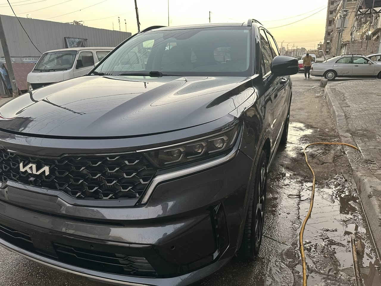 السلام عليكم 
كيا سورنتو وارد امريكي بيه طخه خفيفه بالجاملغ الأمامي وراجع علئ البارد وبدون قطرة صبغ 
موديل 2023

والباقي كفاله عامه علئ وضع الشركه وين ميعجبك افحص
مواصفات SX   معروفه فول مواصفات بانروما
 مكينه 2.5 تيربو   كير ٨ سرعات دبل كلج طيران
داخل جلد أبيض ملكي 
قياده ذاتيه 
تحديد مسار 
رادار امامي 
حساس جانبي
اشاره بالمرايا
مرئات جانبيه شفط
اوتو بارك 
اوتو ستوب 
تشغيل عن بعد 
ترحيب عند الاقتراب 
خمس انظمه قياده
كشنات أماميه كهرباء  
شاشه عداد دجتل 
كامره خلفيه
٧ راكب سياحي VIB
صندوك كهرباء 
بصمتين تشغيل 
وبعد بيه هواي مواصفات
ملاحظه السياره ماشيه 28 الف  أخت الزيرو
سياره جديده رقم كربلاء بأسمي تحويل ثاني يوم ومكاني كربلاء  *********** الشراي يتصل موجود واتساب
