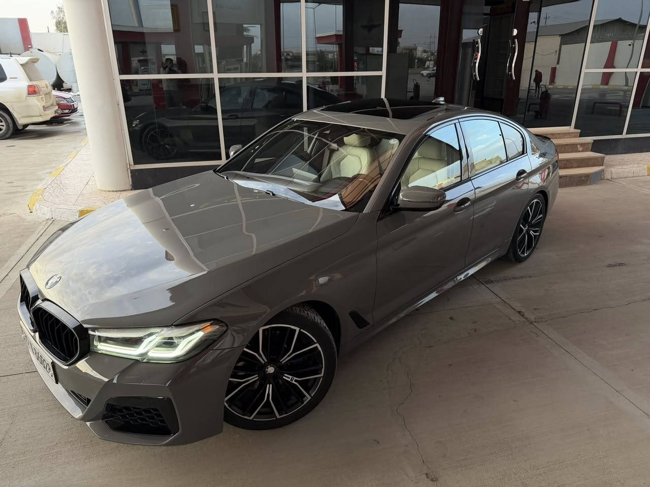 BMW 530i  M package 2021🇩🇪
لون مميز سمنتي نادر 🔥 دفع خلفي مرغوب 🔥 ام باكج بلاد 🔥
وارد كندي 🇨🇦 : باب سايق نص صبغ 
بارد مكانين صغير مايبين (pdr)
 
فول مواصفات 🔥🇩🇪

محرك 4 سلندر تون باور تيربو
كير أوتوماتيك
الممشى: (55,000 mi)
كير محرك مكفول بشرط
داخل ابيض ملكي ,الوان دشبول اكثر من 8 لون , داتاشو , اوتو بارك 
سماعات هارمن كاردن , تحكم بالايماءات , شحن لاسلكي ,
شاشة كبيرة، رادارت امامي خلفي جانبي ، كاميرا خلفية ،
تدفئة ستيرن وكشنات امامي وخلفي , صندوق جلاق ,

سيرفس وكالة كامل 🔧
تبديل دهن وكالة
تبديل فلاتر وكالة 
تبديل دسكات برمبو 
تبديل اطارات طخم كامل
صفر مسج سيارة جاهزة وجداً نظيفة

شرط التحويل او وكالة هزة جديدة

💰 السعر: (358) مجال بسيط جداً
📍 الموقع: (كركوك)
0773 313 9090
(غير متواجد على الفيس)
