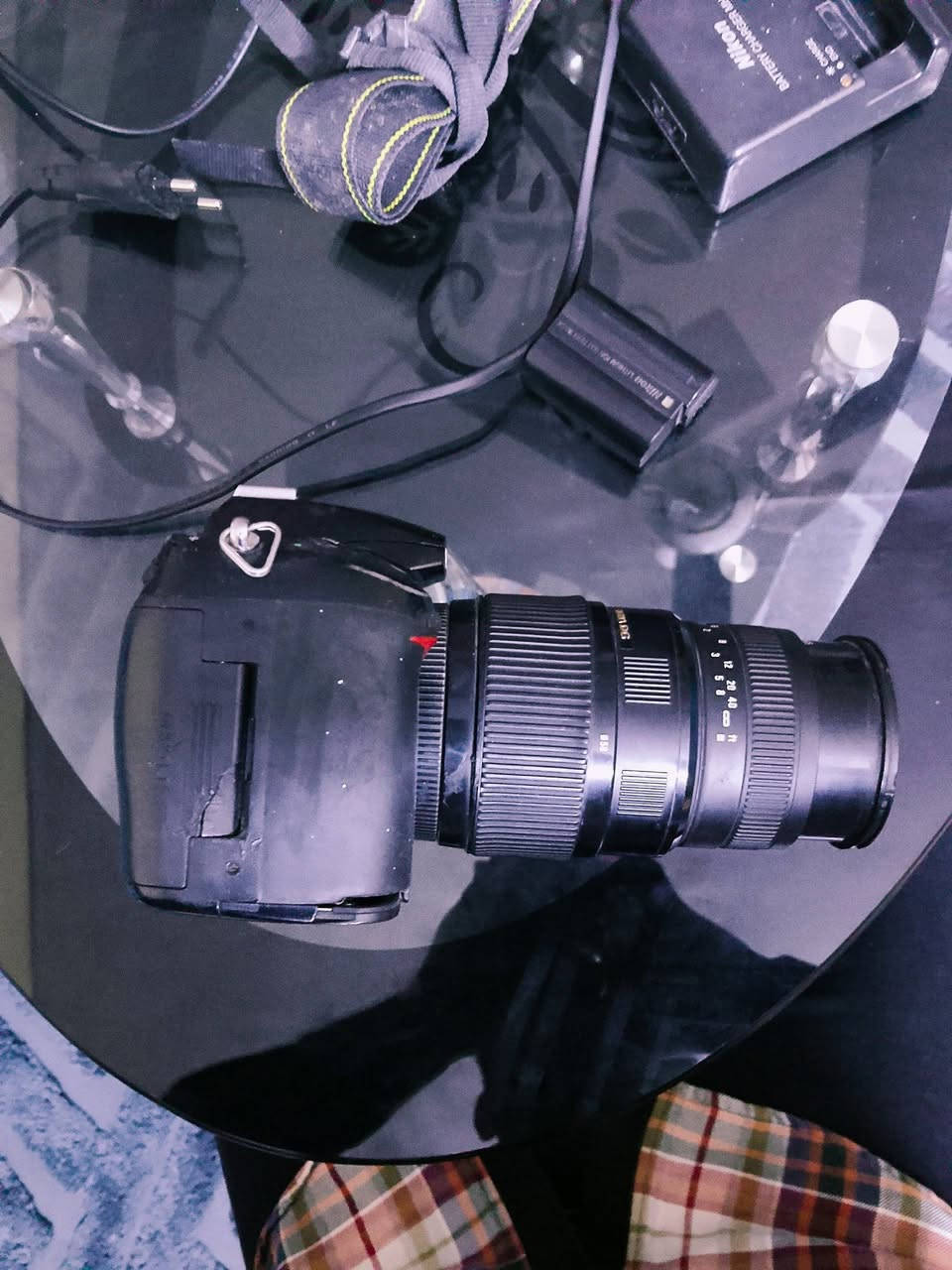 كامرة نيكون 7000 مع عدسة 70/300 رياضي
كامرة صورتهه كلش حلوة 
الملحقات 
شاحنة
بطارية
حقيبة 
حزام كتف 
للتواصل الخاص مفتوح او وتساب ***********
