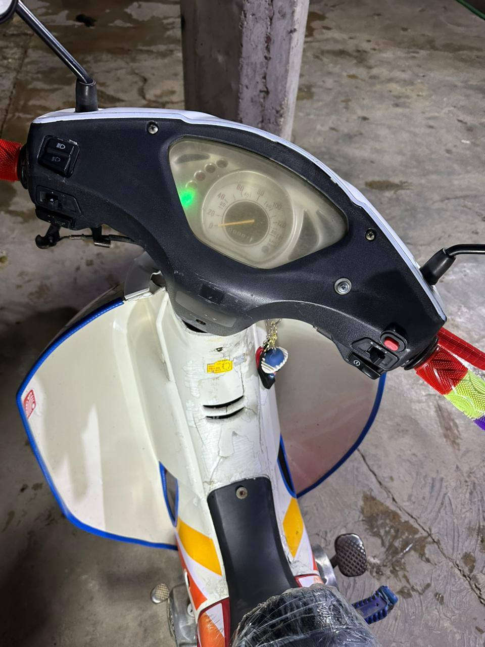 سلام عليكم ؛ دراجه للبيع كلشي كامل بيه بس كهربائيات يعني الاشاير يعني الاناير دراجه شغاله سلف وهندر تخم تايرات الدرع مالته الأصلي مو سوكي لاتنقيص ولا تبخير بي ملاحضات خفيفه دبلات جدد الدراجه احله من الصوره السعر ٦٠٠


**إذا كنت صاحب هذا الإعلان وتريد حذفه لأي سبب، رجاءا أرسل رسالة إلى الدعم الفني**