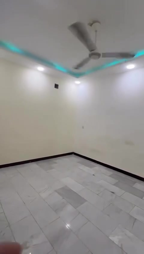 ⸻

🏢 مكتب أبو زياد للعقارات

✨ عروض اليوم ✨

🏠 شقة للإيجار

✔️ غرفة + صالة + مطبخ + خدمات
✔️ الطابق الأول
✔️ الموقع: منطقة دور السود
✔️ موقع متميز وهادئ

💰 بدل الإيجار: 750,000 دينار شهرياً

📞 للاستفسار والحجز تواصلوا مع مكتب أبو زياد للعقارات.
***********
