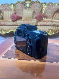 Nikon D7000 • عدسة 18-105 VR • ٤٠ ألف لقطة