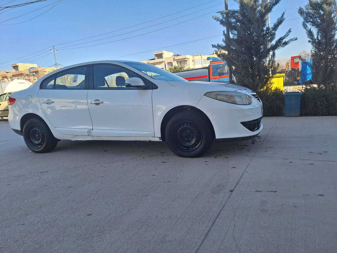 رينو فلوينس ٢٠١١ سةنةوي تازةية تا ٢٠٢٨ بةناوي خومانةوةية بيش و دواي كةبسة يةك جةمةلةغي دواي ديوي سايةق بوياخة سةيارةكة زور بيكيشة و بيمةسرةفة كير و مةكينةي بيلاد تيداية بةشةرت
٦٩ كةلاو مجالي برايانة لةسليمانيم 
***********
***********
