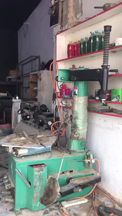 غراض محل بنجر جدد 
غراض ستعمال قليل 
خالعه 24 +كمبريسر 250 لتر 
+ جك 5 طن +دريل هوه ودريل شحن 
+ سوندات وكيج ودهن وغراض نوعم 
وعده كامله متكامله رقم صاحب المحل 
***********.
