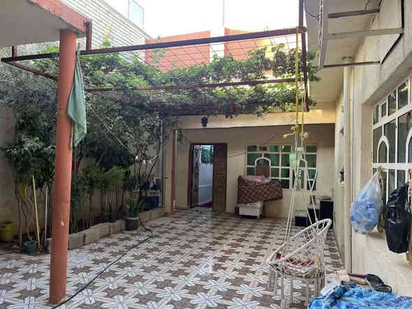 للبيع دار حجة 
السماحه ١٧٥ متر 
الموقع - باب الخان -قرب مطعم عزاوي - داخل فرع 
السعر ب١٠٠ مليون 
٣ غرف نوم 
صاله 
استقبال 
كراج 
حديقة 
مخزن 
صحيات 
شتايكر 
سيراميك جداري وارضي 
***********- ***********
