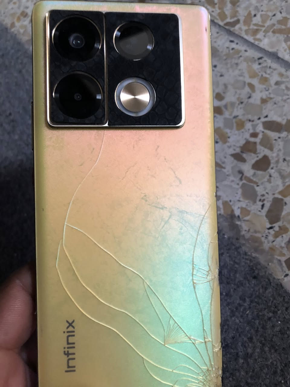 للبيع انفنكس هوت 40ذاكره 250 مبدل شاشه وصوت ما بيه السعر مناسب 95 فطر بل كلاسه وتدلل ***********
