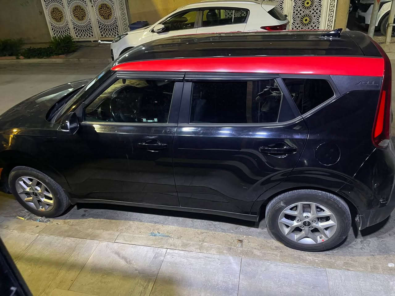 السلام عليكم سياره كيا صول للبيع
مديل 2022
مكينه 2000
سياره وارد كندي صور الحادث موجودة بالمنشور حادثه بالبجم
وبيه طخه بالباب الوره هنا بالعراق هم مصوره غيره السياره جاهزه
العنوان بغداد الدورة
بيع فقط
السعر 150 
الرقم ***********
