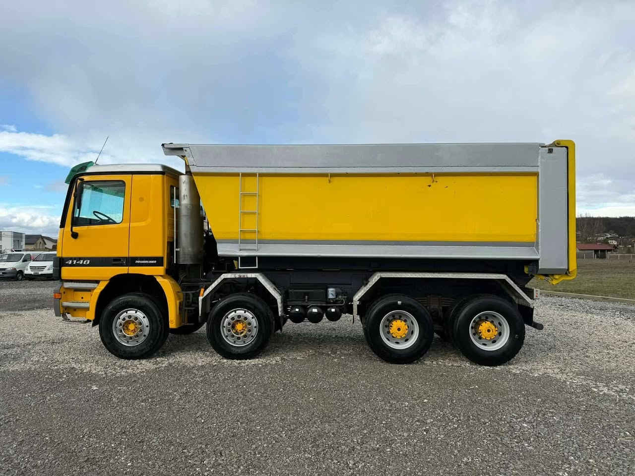 مرسيدس بنز 4148
٨سلندر 
موديل 2003
شيال مجموعه جي اف 
كير كهربائي كلاج 
بودي ٢٠متر 
السعر ٤٠الف دولار شامل الكمرك والشحن السياره تدخل كتاب شركه 
مدة الوصول ٢٠يوم بعد الاتفاق


**إذا كنت صاحب هذا الإعلان وتريد حذفه لأي سبب، رجاءا أرسل رسالة إلى الدعم الفني**