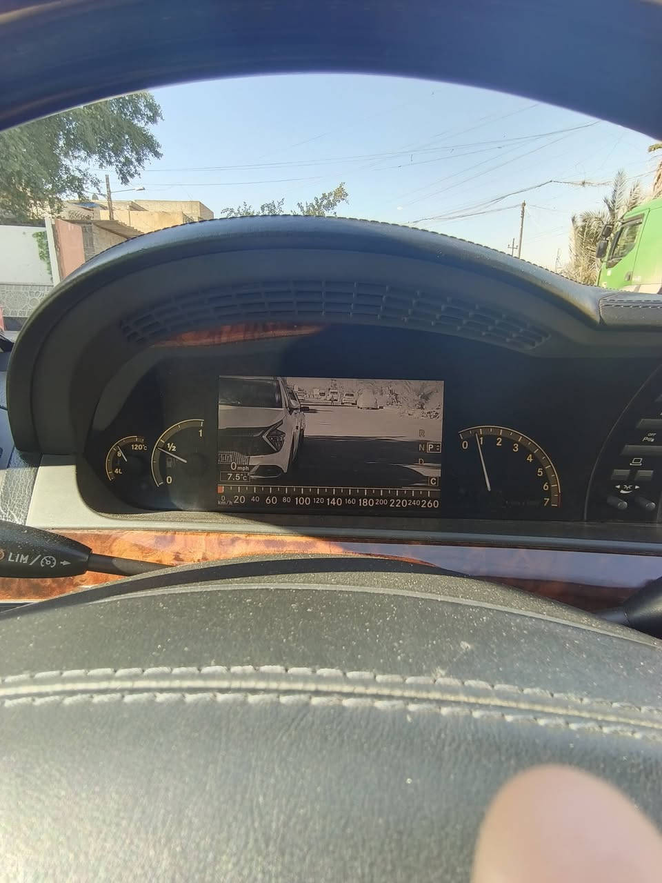 السلام عليكم للبيع فقط. مارسدسS350 v6 موديل 2008 لون سلفر كما موضح بل صور وارد الماني سط رقم اربيل شبه مميز تحويل مباشر باسمي يعني كبل تحول هزه جديده .فوللل موصفات باب طويل  داخل اسود سياره نظيفه بمعنئ الكلمة بيه صبغ بسيط بل باب وشويه بل بلجاملغ جهت السايق اثر شخط طويل وبيها بارد بل هلال كد شبر سونار السياره مرفق المندلاوي كير ومكينه مكفولات المقاعد الخلفيه كله كهرباء مقعد السايق تفاعلي عند المنعطفات المقاعد الاماميه ولخلفيه كلهن يجن تتفئه وتبريد وتحكم سياره جكات تصعد وتنزل خمس بردات كهرباء تكدر تتحكم بيهن من المقصوره الخلفيه من يم السايق دبل بانوراما تتحكم بيه من الخلف ومن الإمام حساسات اماميه وخليفه جانبيه وتحديد مسار اربع أبواب شفط صندوك شفط ستيرن كهرباء خاصية الصعود ونزول ناضور ليلي تبريد 3 مناخات منفصله للسايق والراكب الامامي ولمقصوره الخلفيه سماعات بلوتوث وسستم صوت سياره خير من الله مال جناي و S معروفه بعد بل مواصفات مكان📍 سياره بغداد مدينة الصدر عارضها 215💲وبيها مجال رقم  ***********
