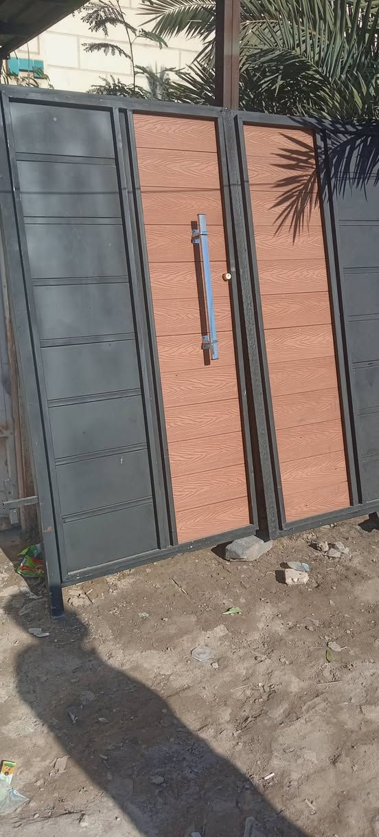 السعر ٢٥٠ الف عنوان بغداد مدينة الصدر شارع السجه اااستكشافات النفطيه موبايل *********** ابو رضا الحداد واذا عندك باب قديم اكو مراوس
