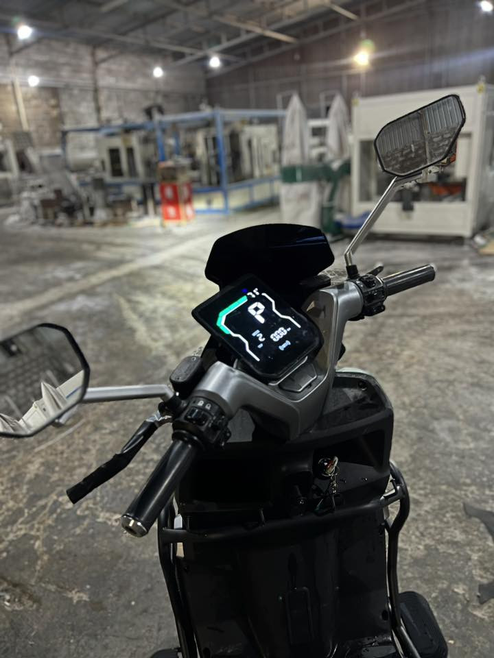 🚲 **للبيع: دراجة شحن نوع هايس (Hais)**
🔹 الدراجة بحالة ممتازة وقريبة للجديدة
🔹 الاستخدام: فقط 3 أشهر
🔹 تمشيك مسافة طويلة 
🔹 بطاريات هايس الأصلية (بلاديه من الممتاز وعلى الفحص )
🔹 نظافة فول، كلشي بيها عالفحص
🔹 السرعة: من 85 إلى 90 حقيقي 

📍 المعاينة على الطبيعة متوفرة
💰 السعر: (اتصل على الرقم 👇)

📞 للتواصل: (***********)
