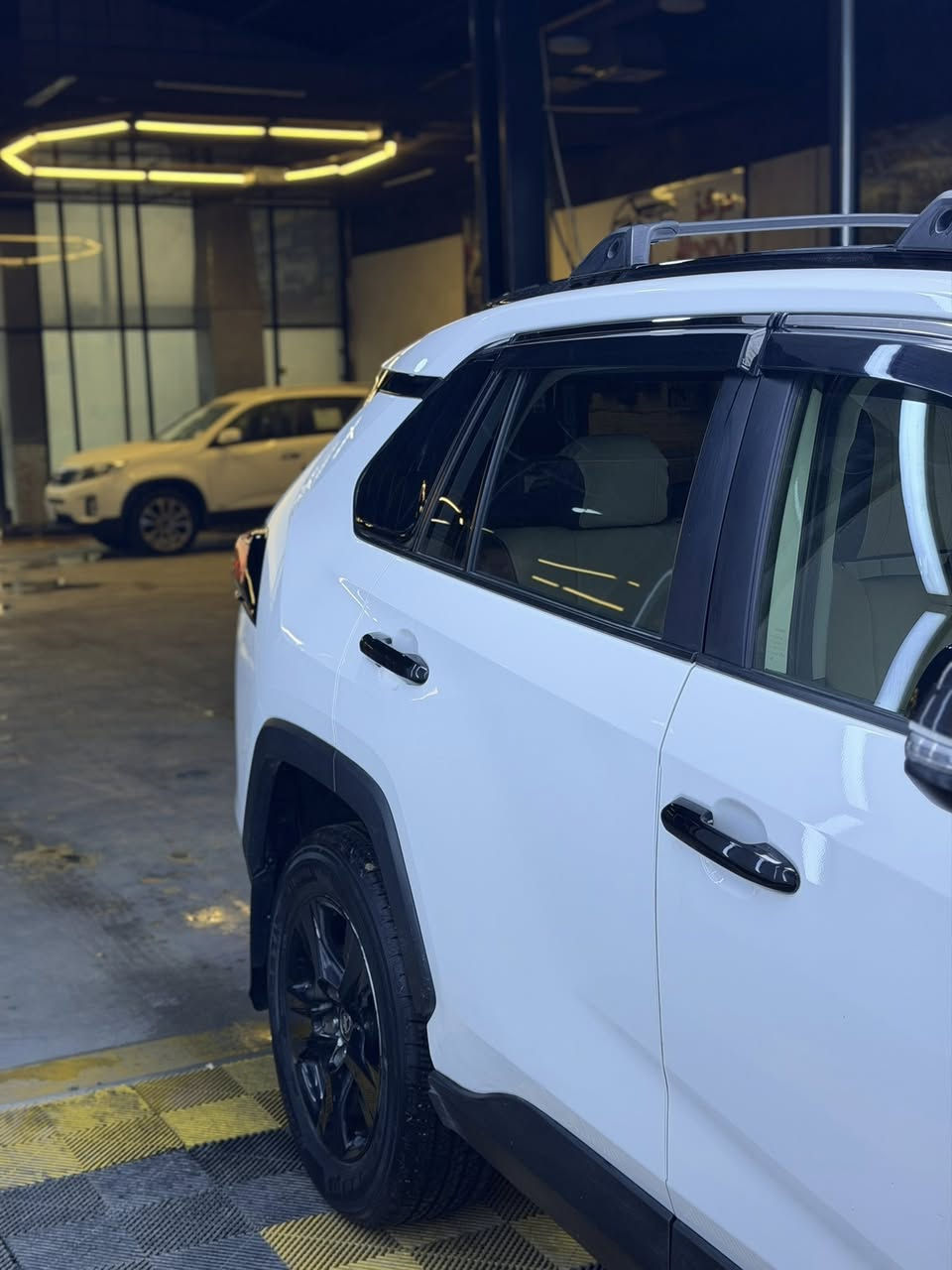 السلام عليكم راف فور 2023 LE
محرك 2500 هايبرد مواصفات الLE معروفه 

السياره ماشيه ٤٧ الف كيلو 

ضرر السياره بنيد مبدل نفس اللون و شويه صبغ بالجامرلغ سياره جدا نظيفه و حلوه رقم بغداد بأسمي 

عنواني ديالى بعقوبة تفاصيل اكثر علخاص 
***********
