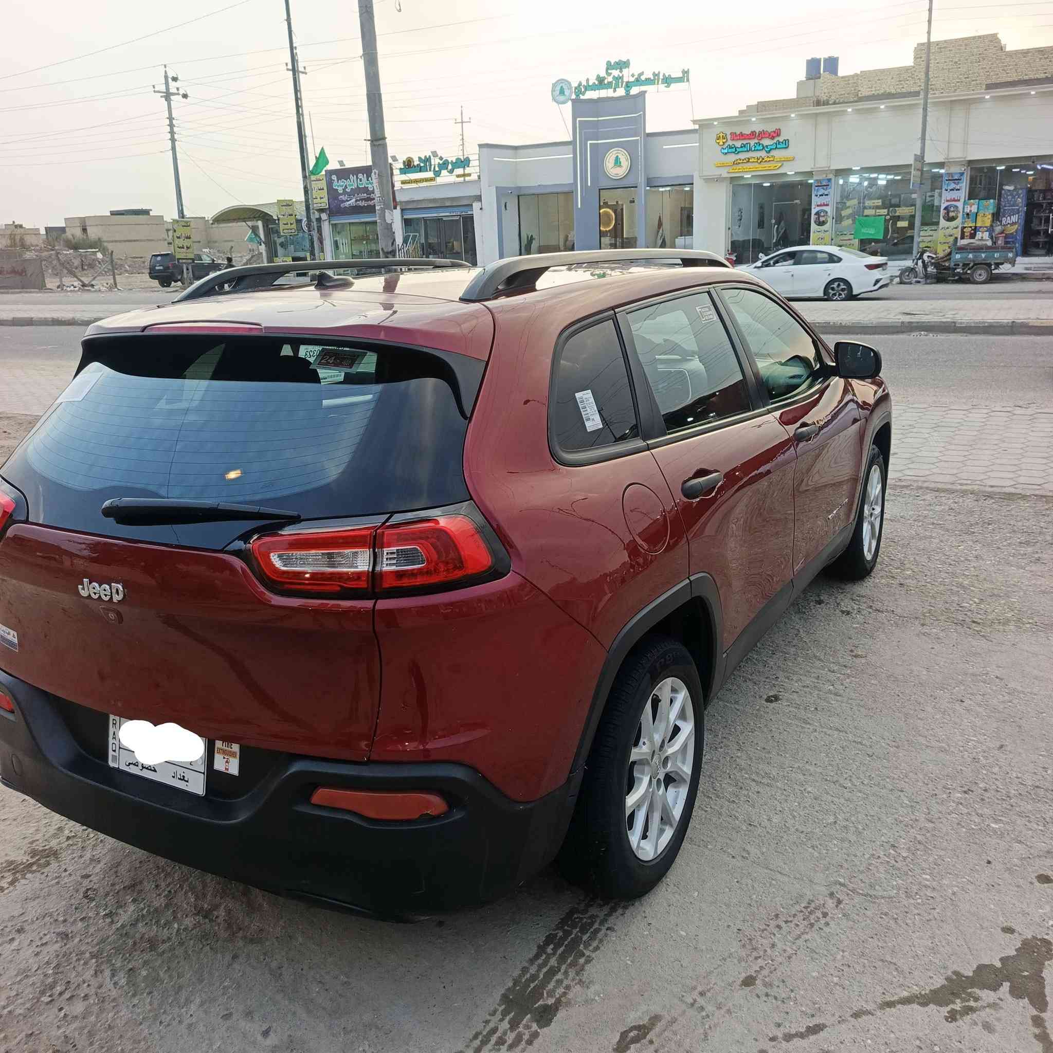 ياألله السلام عليكم جيب شاروكي 2017 رقم بغداد مشروع وطني مكفوله أرباكات سليمه حجم المكينه 2400 ماشيه 80 ألف شاشه كبيره كامره دواره فول تحكم ستيرن فورويل قطعتين تبريد حساس أمامي خلفي سياره نضيفه وجاهزه من كلشي السعر 118 العنوان الناصريه صوب الشعله  للأستفسار هاذه رقم الهاتف *********** غير متواجد ع الفيس الشراي يتصل
