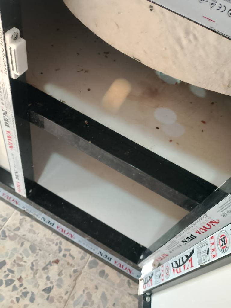 سلام عليكم كاونتر سنكي مرمر شهر مستعمل للبيع نظيف لسعر 175جدا تزكام درجة ولا حي العسكري لعابد ومقابل مستوصف ***********او*********** كربلاء, العراق
