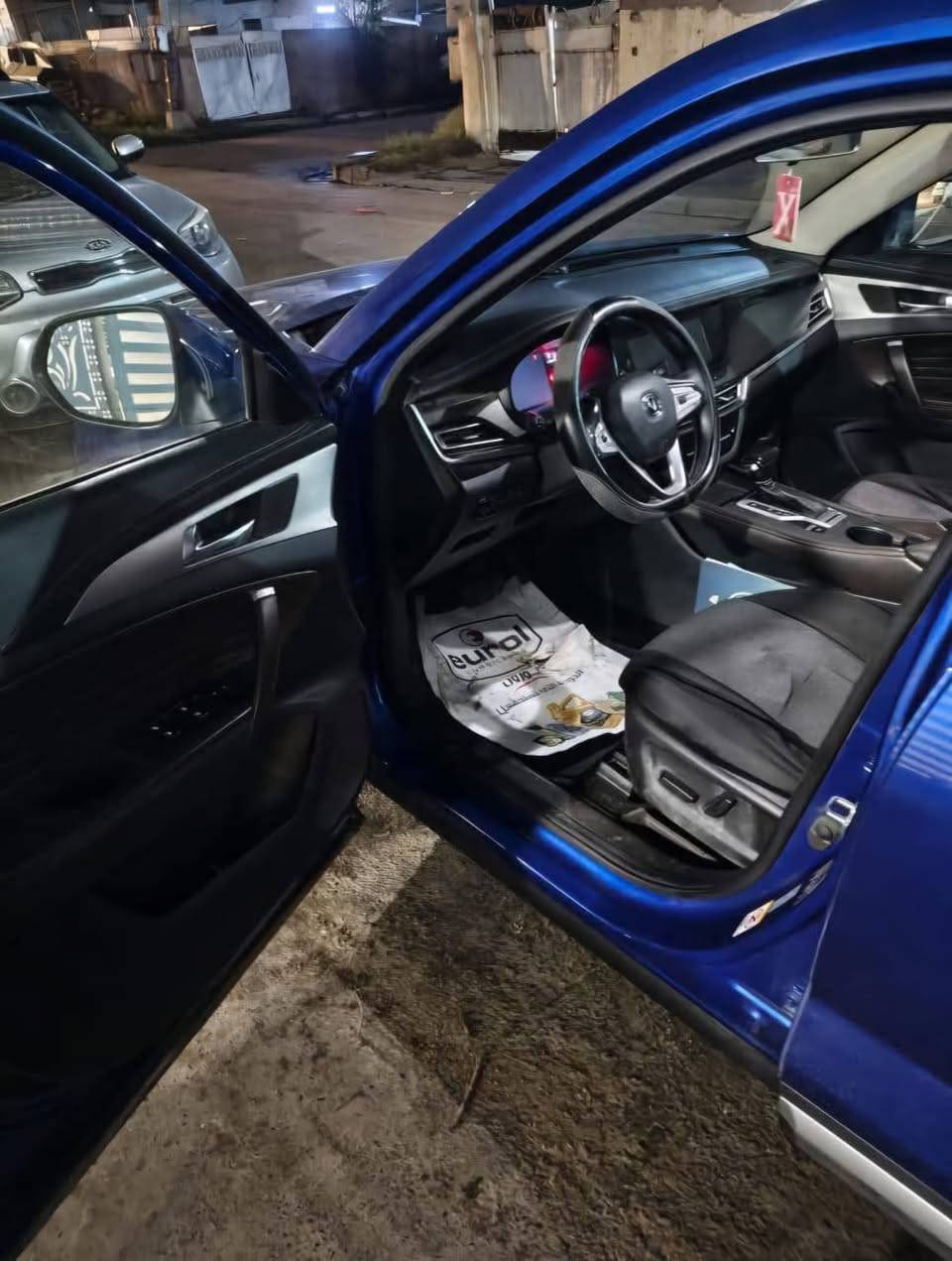 السلام عليكم 
للبيع شانجان sc 35 بلس موديل 21 
ماشيه 147 الف 
فول مواصفات
 كفاله عامه من ضربه أو تبديل 
سياره حره ما مطلوب تحويل مباشر 
*********** للاتصال واتس أيضا 
رقم بغداد 
السعر 130 بيه مجال للشراي
