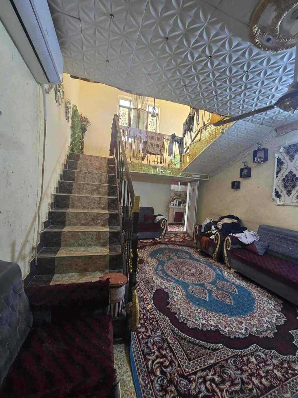 🏠 بيت للبيع – الديوانية / التقية الثالثة – خلف  الفوج التكتيكيي مقابل حسينيه باب الحوائج
📐 المساحة: 160متر
🏗️ نوع السند: طابو زراعي سند 25 (بيه معاملة تطويب)
🏗️ نوع البناء: طابق واحد + بيتونة كبيرة في الطابق الثاني – ، عقاده مسلح

🔹 تفاصيل البيت:
غرفه نوم:  الأولى بمساحة  - الثانية بمساحة - صالة رئيسية بمساحة  - استقبال واسع بمساحة  - مطبخ بمساحة 4×4 - ممرات عدد (3) - مجاميع صحية (داخلية وخارجية) - طارمة كبيرة

في الطابق الثاني: بيتونة كبيرة + سطح بمساحة 160 متر
💡 الخدمات: المنطقة مخدومة بالكامل
 وقريبة من الشارع العام
وأجـهـته  ونـزأأل 

للاتصال او واتساب ***********
