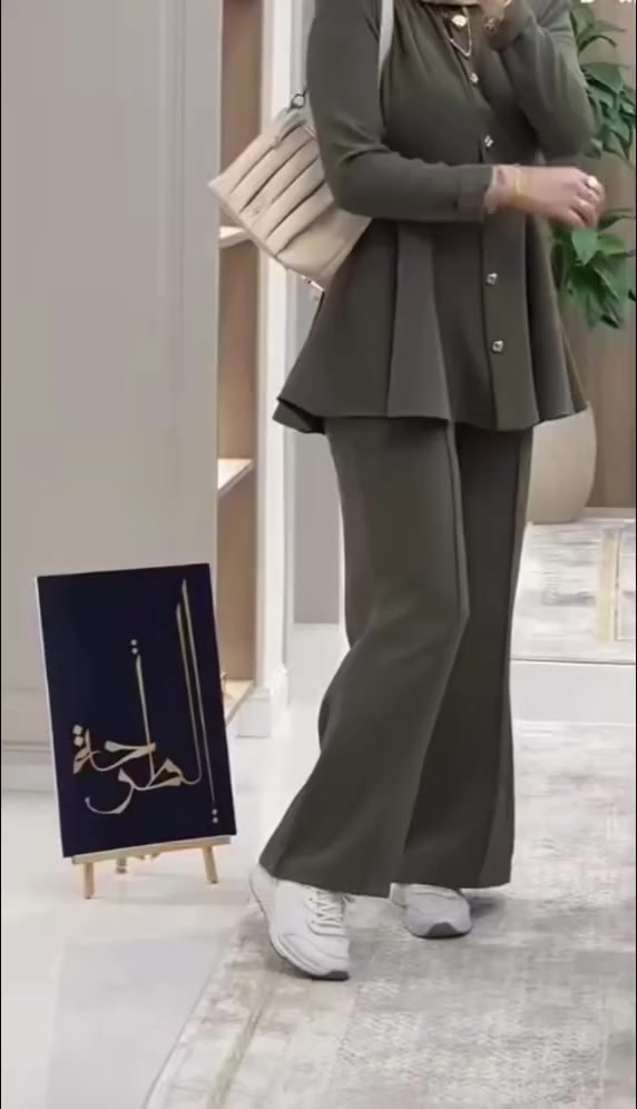 سوت قماش تركي متوفر قياس 40 فقط ب 25 الف للحجز الاتصال على الرقم ***********
