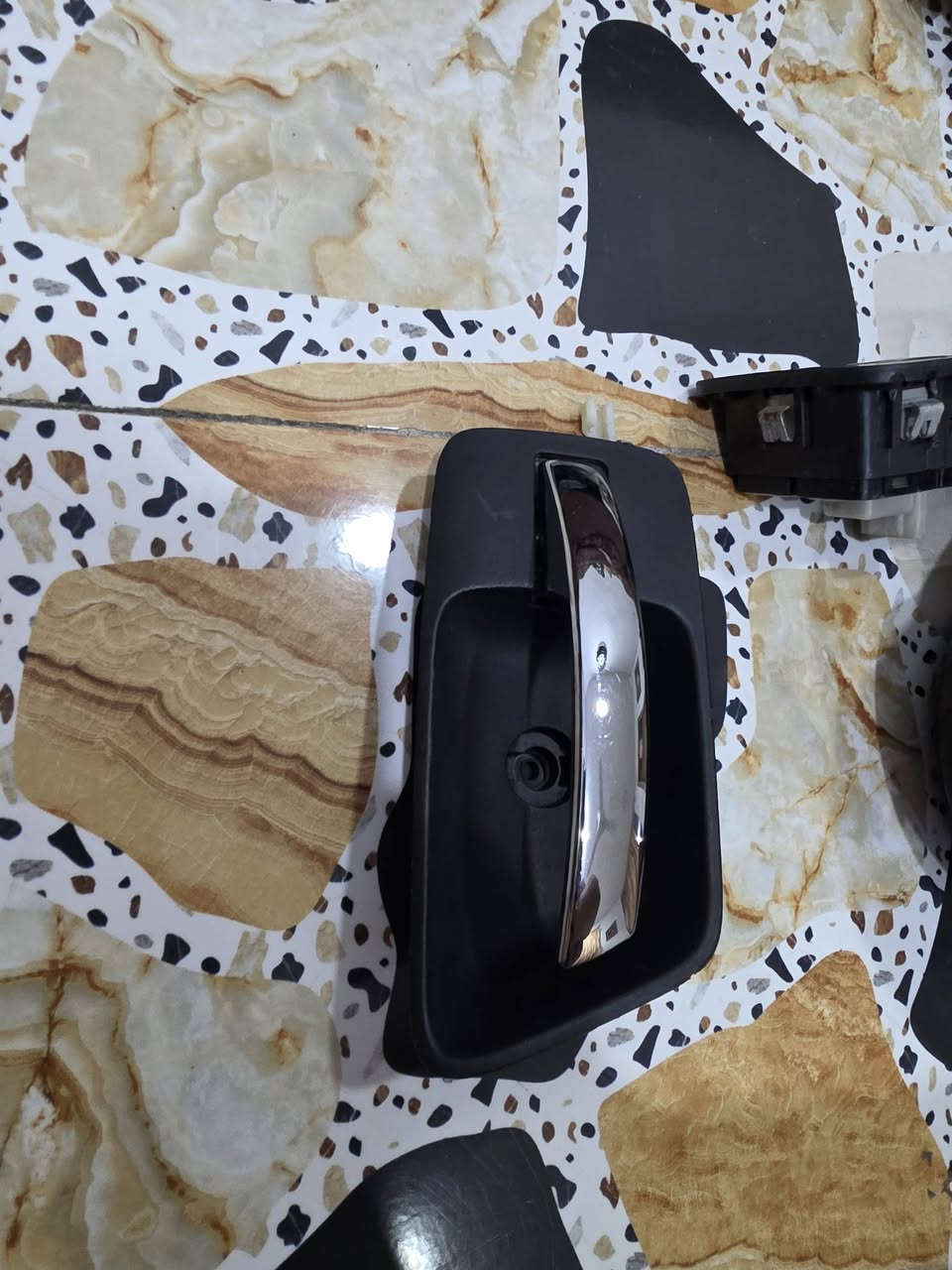 السلام عليكم 
غراض اوباما 10 
مرايه جانبيه صفحة السكن جديده جدا ام التحكم والهيتر وتنطبك مال فول
كنترول جام شغال واصلي 
يدات سقف نضاف بس سبرنك تعبان
كلهن ب 100 الف 
مكاني بغداد اعضميه 
*********** واتساب
