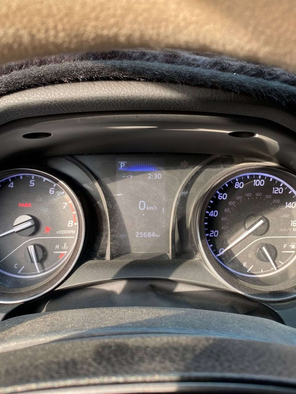 كامري ٢٠٢٤ وارد أمريكي ضرر  بنيد فقط ماشيه ٢٥ كيلو لون مميز سموك بيها بارد بل هلال الخلفي ارباك الرجل فقط طاك لا دشبول ولادركه سياره ربع متصرف عليها كبل تشغل وتطلع *********** 
السعر 220
