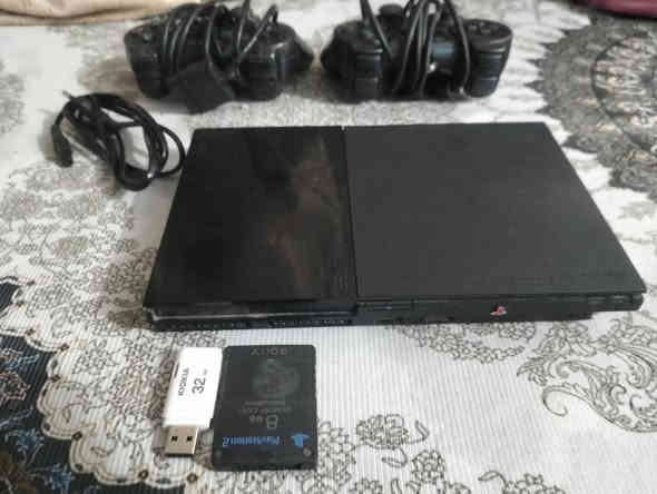 بلي 2 كامل ملحقاتة جوستك عدد2
فلاش حجم 32كيكا يحتوي ع 50لعبة اغلبهن قويات
نضيف الجهاز حته كارتونتة موجودة 
السعر 50وبي مجال مكاني الصدر الأول شارع طيبة للاستفسار *********** توصيل مجاني للمركز
