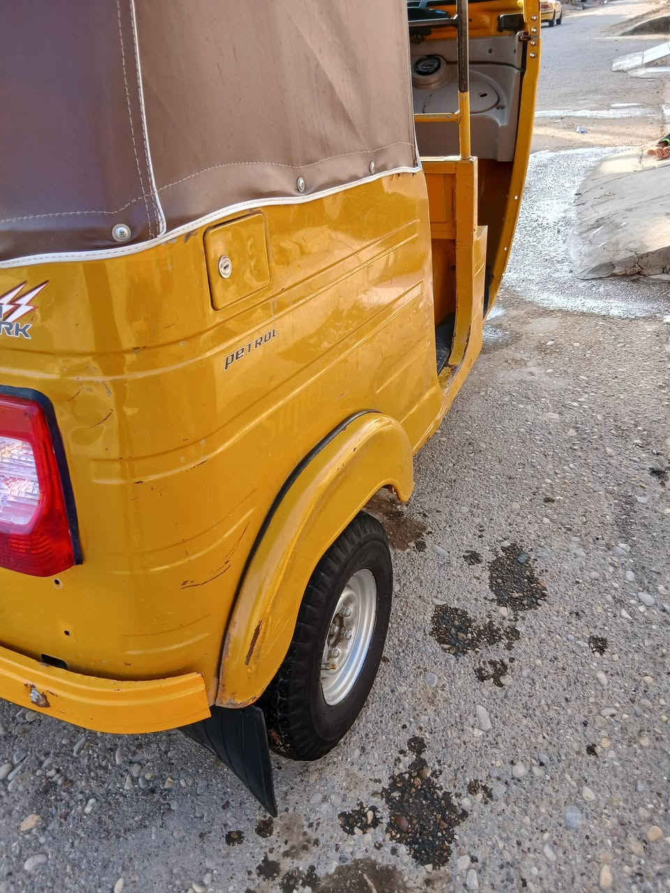 السلام عليكم تكتك للبيع موديل 20 رقم سنويه تكتك  جاهزه للاخير
***********
