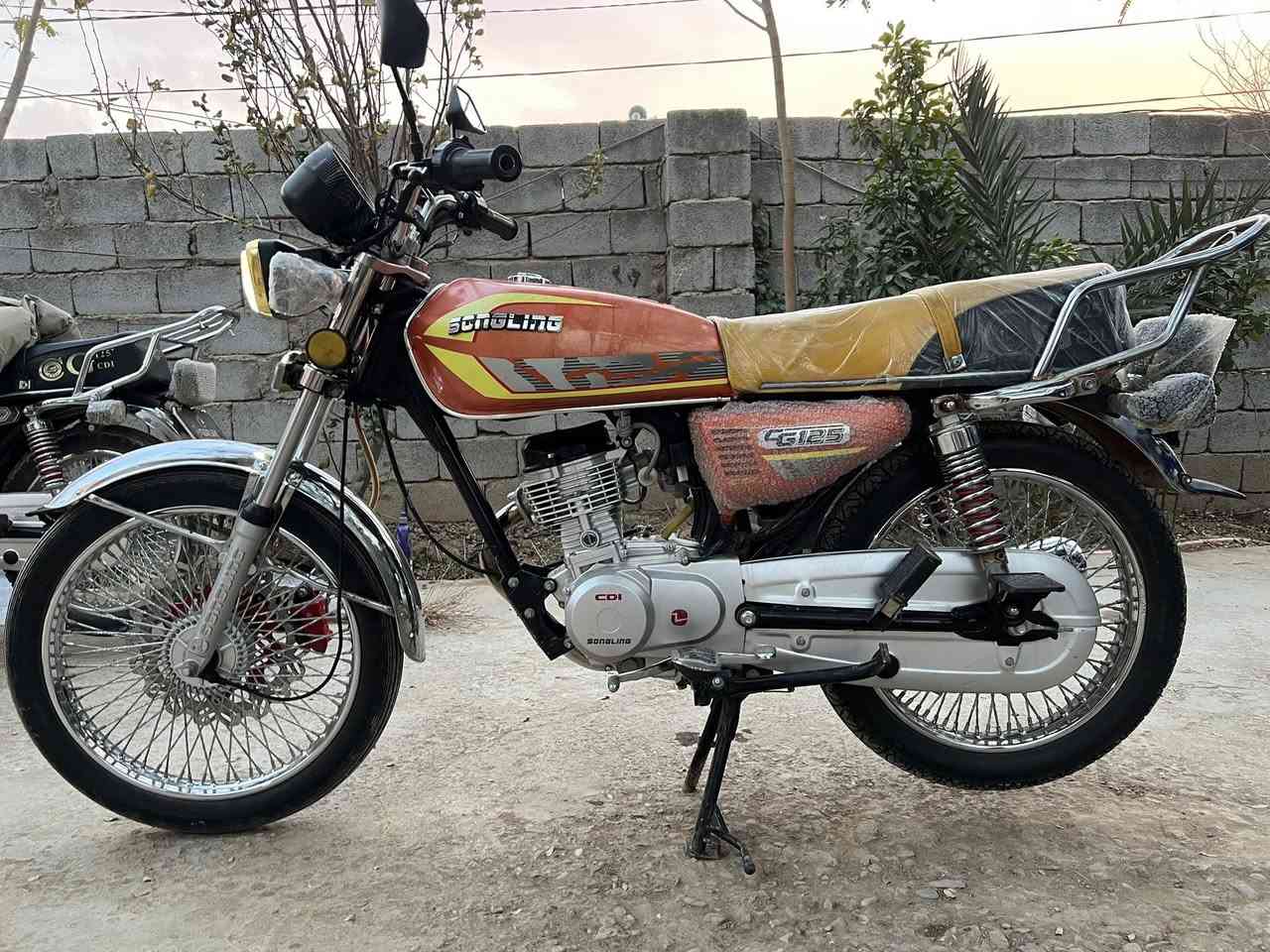 السلام عليكم شباب ددون مقدمات تايگر ٢٤اخت الزيرو اول تبديلت دهن ماشي 2000دراجه جديده ومكفوله كفاله عامه شاشه لمس تعرض فيديو سعره خاص سعر مناسب لستفسار اكثر عل رقم *********** مكاني ديالى بعقوده الصناعه الثالثه وكل الهله بيكم ✌🏻🙂‍↕️
