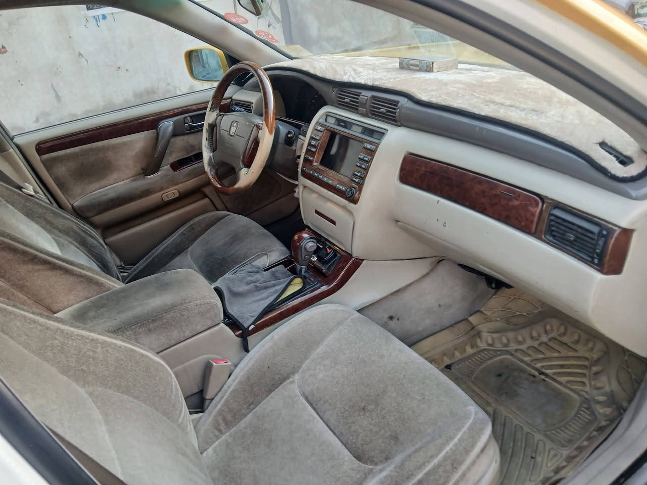 سلام عليكم الاخوه الاعزاء ملكة صفرة رقم بغداد الماني كص قماره موديل 2001 مكينة في في تي 2500 للبيع وكالة ام الباركود من شرعي للستفسار *********** مكان بغداد الجديدة الامين الثانيه سعر 63 وبيه مجال
