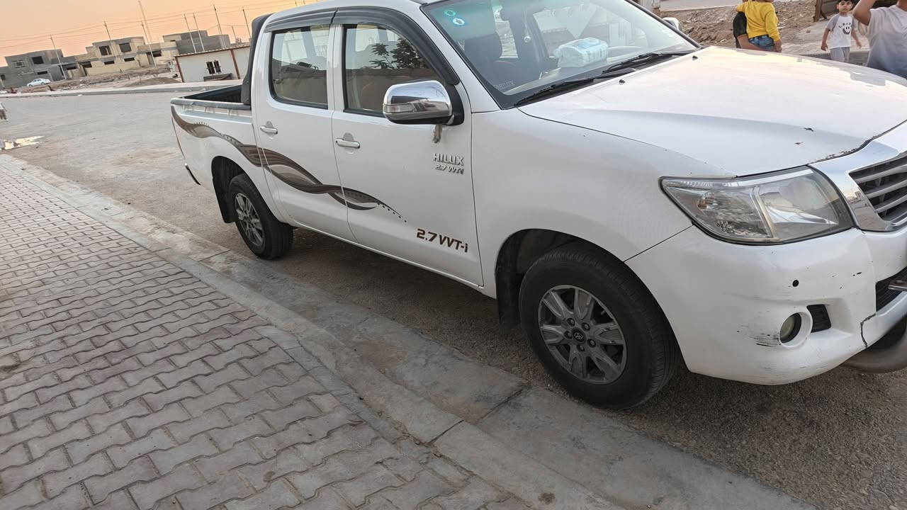 السلام عليكم/بيكم هاي لوكس مديل ١٣ سعودي مكفوله رقم إنكليزي بابل سنويه تنتهي ٢٠٣٠ محرك حداديه تخم تاير باتري تبريد كله ١٠٠/١٠٠ سياره جديده استعمال شخصي  السعر ١٨٠ وبيه مجال الشراي يتصل وبيه خير ويدلل سياره باسمي ***********
