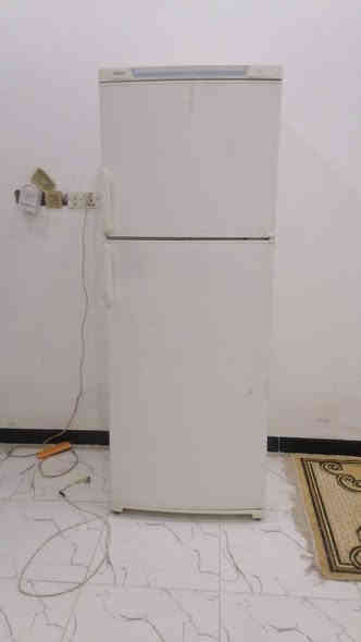 ثلاجه للبيع سعر 150 ولشراي بيها مجال يجي خاص وبالخدمه هذا رقمي***********

