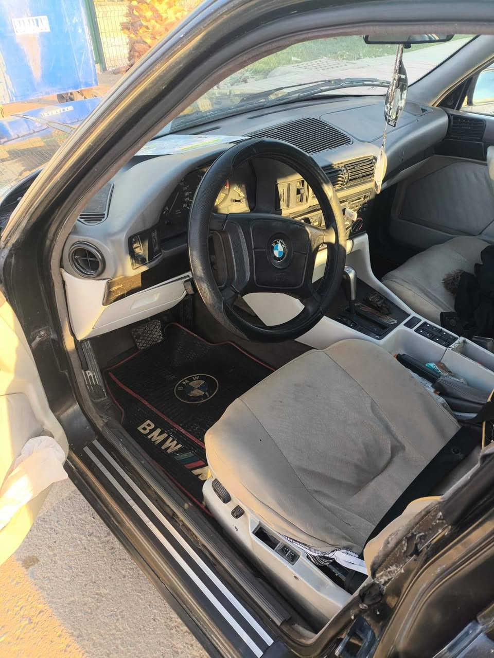 BMW 525
محرك مسكر  كير اوتوماتيك  تبريد شغال 
محرك 28  
سيارة مصبوغه 
رقم بغداد 
السعر 65
***********
