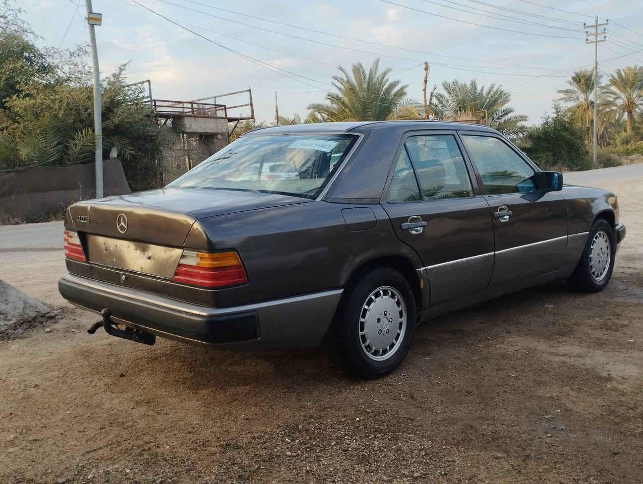 السلام عليكم مرسيدس دب لبيع مويل 87لون جوزي را قم انكليزي بسمي تحويل مباشرمحرك ضعيف بيها بخارابيعك محرك كايم السعر40 ***********
