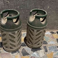 قناني بلاستيك • نظيفة