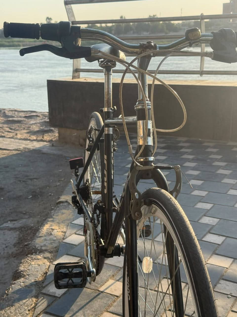 بايك c700من ماركه ICON المعروفه
البايك كسر حاويه 
حجم البايك ٢٨ ارتفاع الفريم 510 
البايك جاهز منكلشي 
خفيف الوزن 
وياله المنيوم طبقتين 
 كير 3.7 SHMANO
بريكات بلمكان 
وياله موس
مكان بغداد الاعضميه 
سعره 95 وبي مجال 
للستفسار اتفضل خاص او ***********
