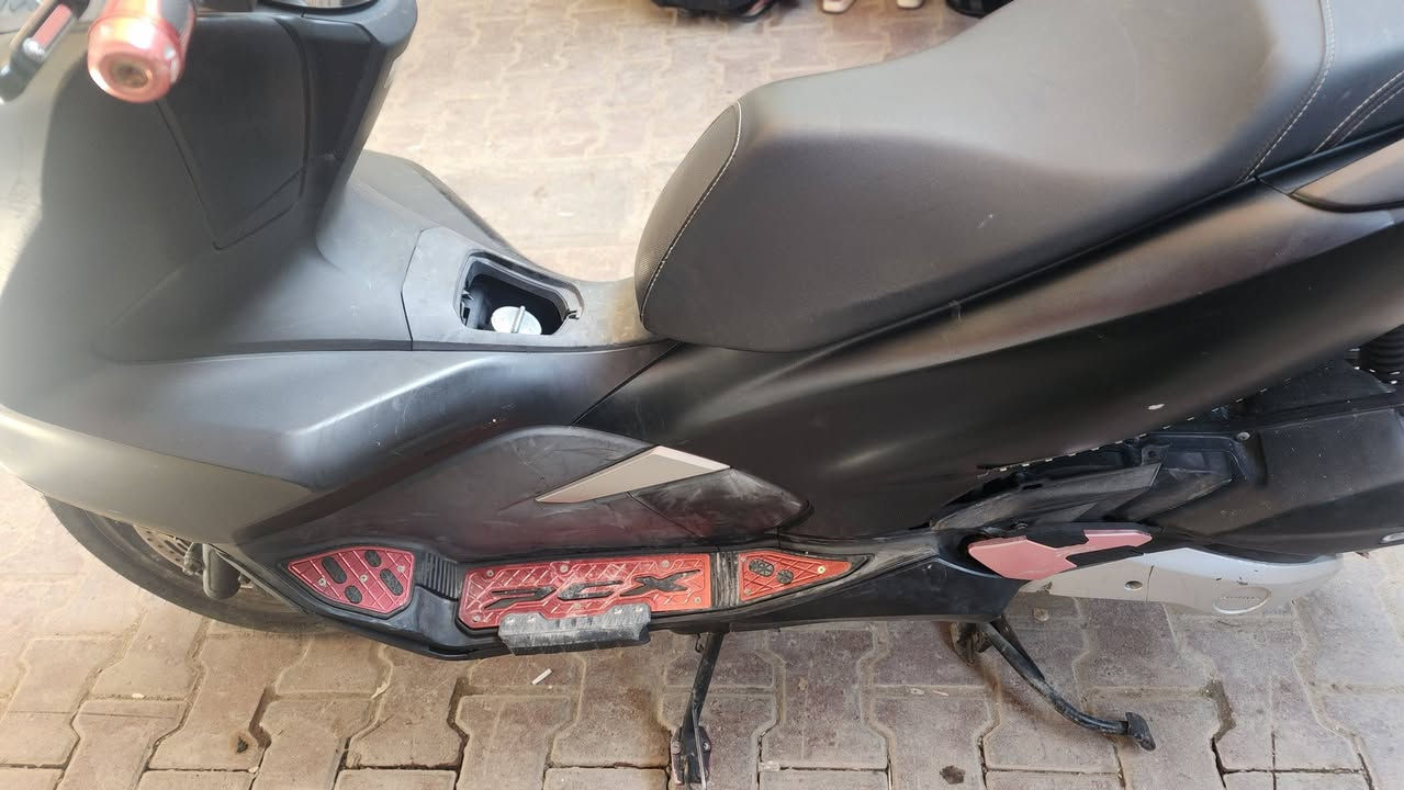 دراجة pcx جيل ثالث كوري
نقص مراية و قبق بانزين مكفولة كفالة عامة ماشية ٩٠ الف
مكاني بغداد الحسينية سعرهة ١٥ قفل قفل 
***********
