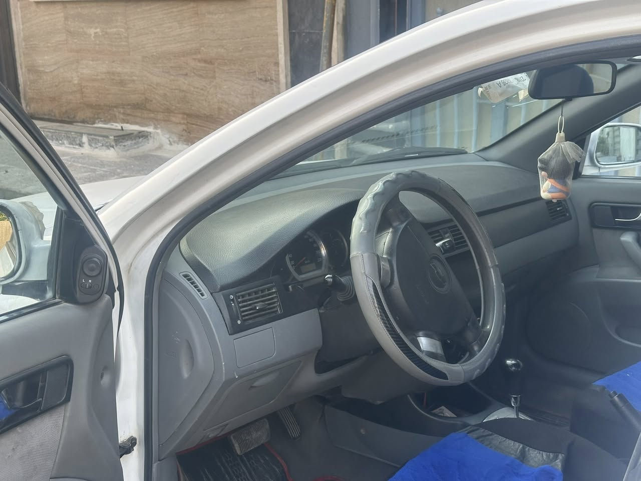 السلام عليكم أوبترا ٢٠٠٩ السياره بيها قطعتين صبغ فقط والباقي كفاله من الصبغ السياره بيها مكينه جديده كير حداديه تايرات تبريد ثلج كلها كامله كهربائيات كلها كامله ورقم سليمانيه تريد تحويل وكاله تدلل مكانها الأمين وهذا رقمي ‭٠٧٧١ ٧٤٩ ٢٠٠٣‬
عارضها ب٦٧ وبيها مجال كلش قليل
