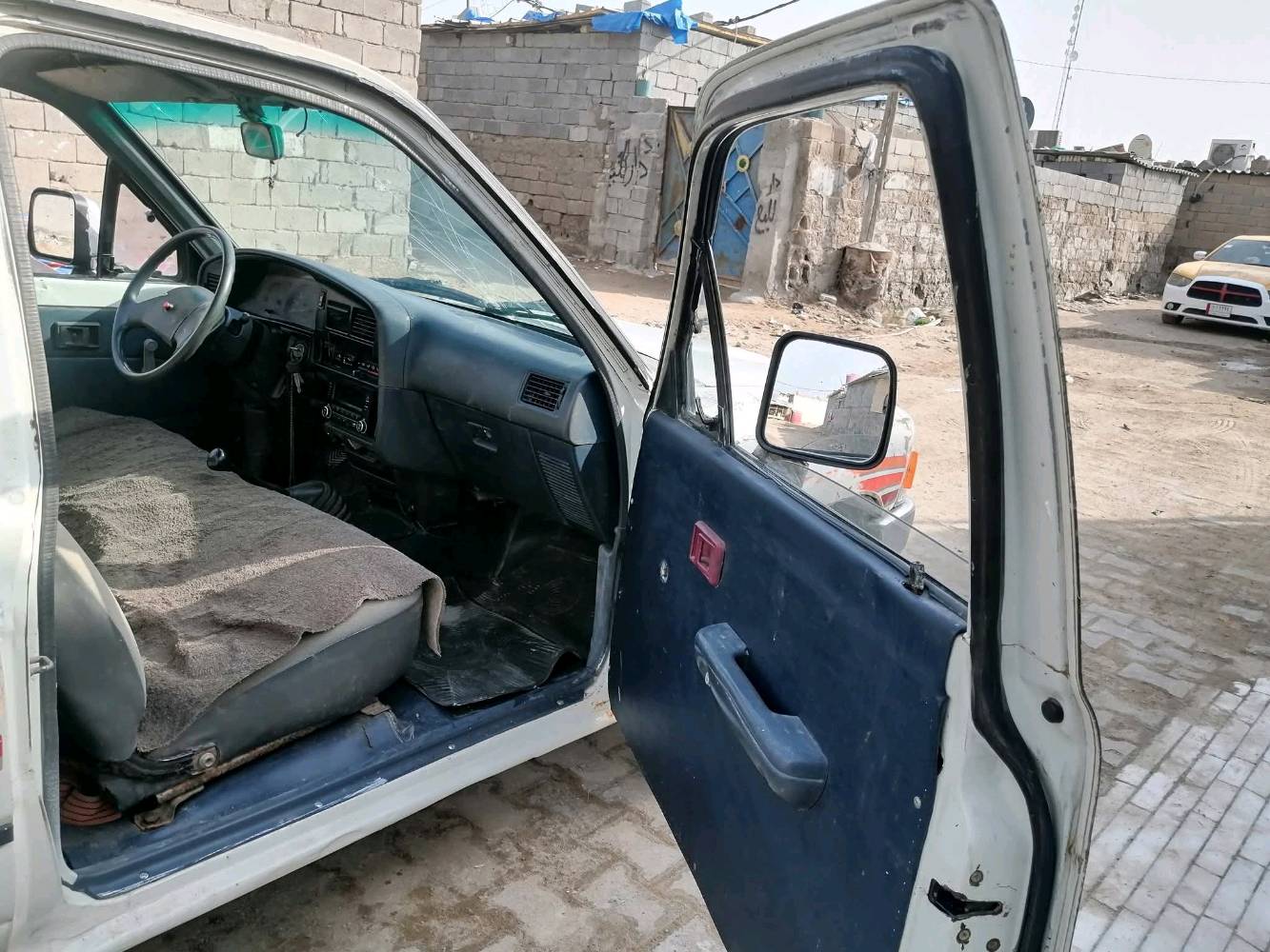 سياره تويوتا موديل ١٩٩١ بسمي مشروع وطني رقم واسط كامله ما بيها اي نقص  عل البلاد ما مصبوغه مكفوله كير ومحرك واكسن ومن الكص والحادث كهربائيات شغاله السعر 50 وبيها مجال العنوان البصره المركز للاتصال على الرقم ***********