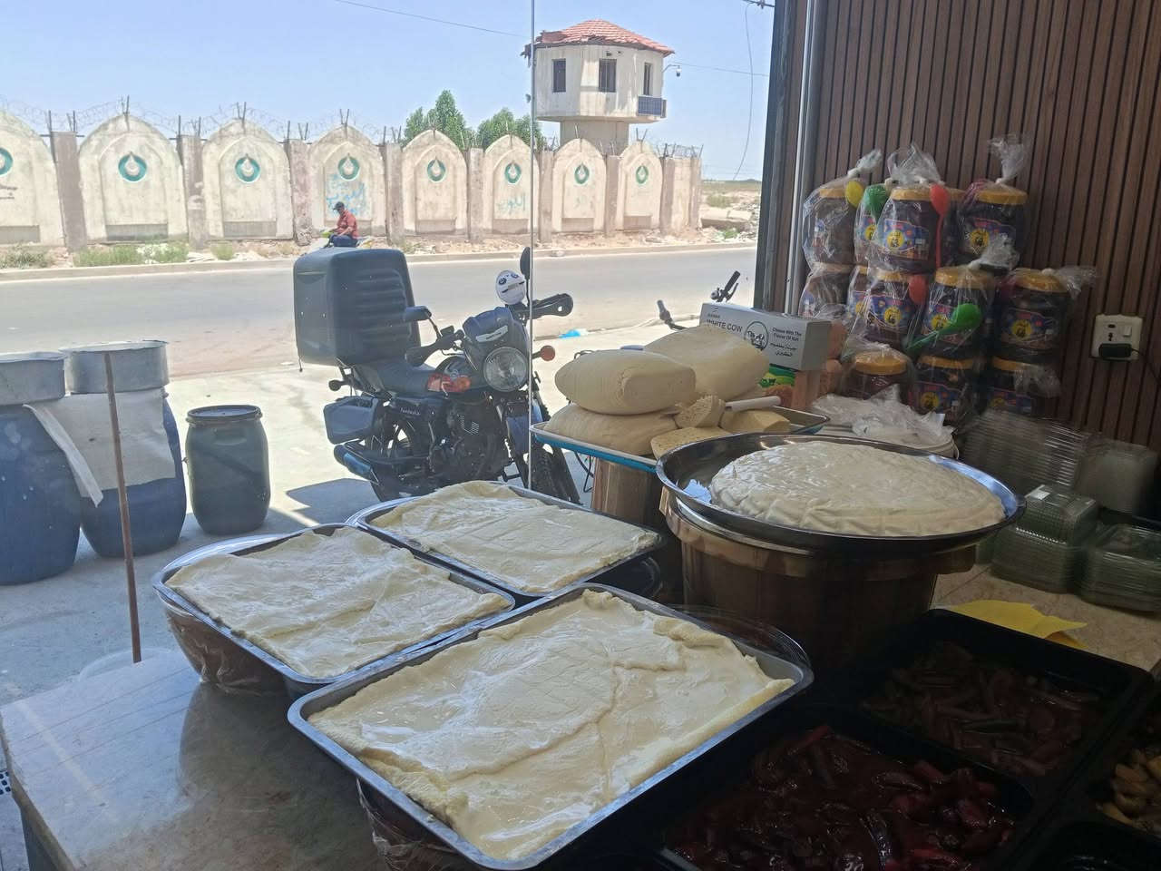 السلام عليكم ورحمة الله وبركاته 
اهلا وسهلا بكم زبائنا الكرام 
بألبان ومخللات الربيعي 
توفر لدينا وجبة جديد قيمر العرب 

سعر الكيلو 18000

سعر الربع كيلو 4500

سعر النص ربع 2500

العنوان الثعالبة شارع محطة تعبئة وقود الصمود مجاور أفران بركات المنعم ( الفرن الأول ) 

يوجد خدمة توصيل داخل منطقة الثعالبة والمناطق المجاورة 

***********
