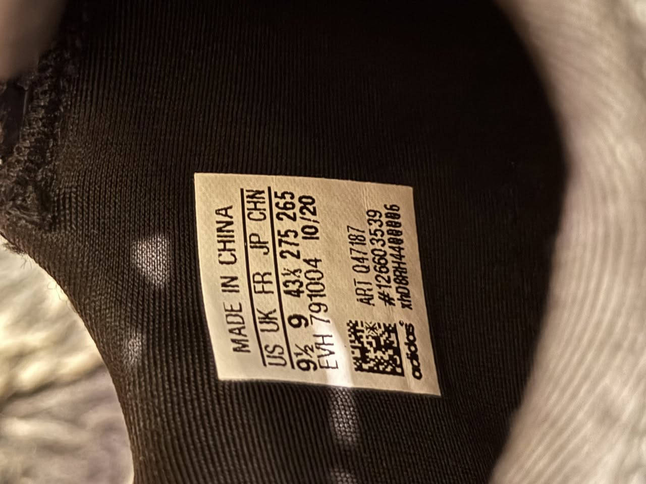 اديداس اوزيويغو Zip قياس ٤٣ وثلث
يجي قيطان + سحاب وكالة اصلي 100% 

اذا مو اصلي ترجعة

السعر ٥٥ 

متوفر توصيل  بغداد والمحافظات


**إذا كنت صاحب هذا الإعلان وتريد حذفه لأي سبب، رجاءا أرسل رسالة إلى الدعم الفني**