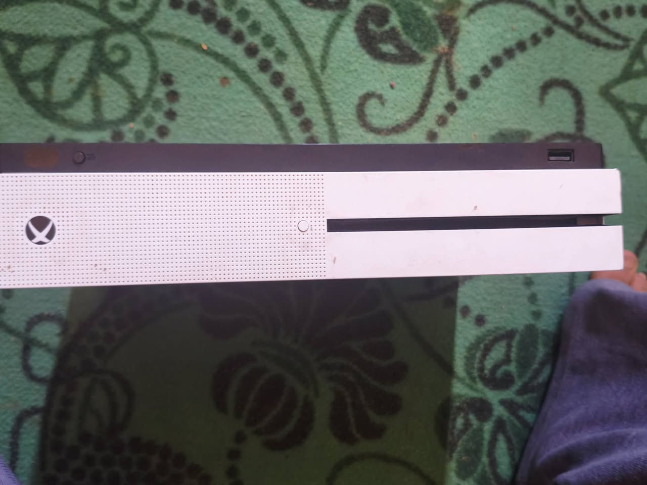 اكس بوكس وان اس جهاز مامفتوح الجهاز نص تيرا كل ملحقاتة ويا السعر 150والتوصيل مجاني بس هذا عندي رقمي ***********
