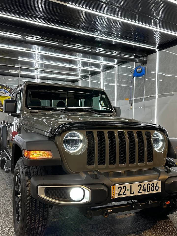 JEEP GLADIATORO
جيب جلاديتر. 🛻
لون مميز اسمنتي 
رقم وسنويه جديد
موديل  ‌‎2023
‌‎المحرك : V6.  3.6L .
‌‎العداد :25,000 km 
‌‎المواصفات :
‌‎* دفع رباعي 4x4 .
‌‎* مساحة تخزين اضافية تحت المقاعد الخلفية .
‌‎* كاميرا خلفية مع امكانية التقريب (زوم) .
‌‎* حساسات خلفية .
‌‎* نظام (Auto Break System) مانع تصادم خلفي .
‌‎* مرايا مع خاصية التعتيم الذاتي  .
‌‎* تشغيل عن بعد .
‌‎* دخول ذكي (بصمة) .
‌‎* سقف 3 قطع قابلة للازالة .
‌‎* ابواب قابلة للازالة .
‌‎* زجاج امامي قابل للطي .
‌‎* غطاء للصندوق الخلفي قابل للطي .
‌‎* عزل كامل للصندوق والباب الخلفي مقاوم للخدوش .
‌‎* إضاءة داخل الصندوق الخلفي . 
‌‎* ماخذ للتيار الكهربائي .
‌‎* منظومة كاملة للقطر (السحب) . 
الاوتوماتيكي للتوفير في صرف الوقود .
‌‎* محدد سرعة . 
‌‎* تلفون بلوتوث Carplay
*حادث موضح بل صورة فقط الدوسة صبغ على كد الضرر وتبديل بيبان نفس اللون 
💵💵السعر مناسب جداً عل خاص💵💵
العنوان 📍بغداد
او اي استفسار الاتصال
 ***********☎️
