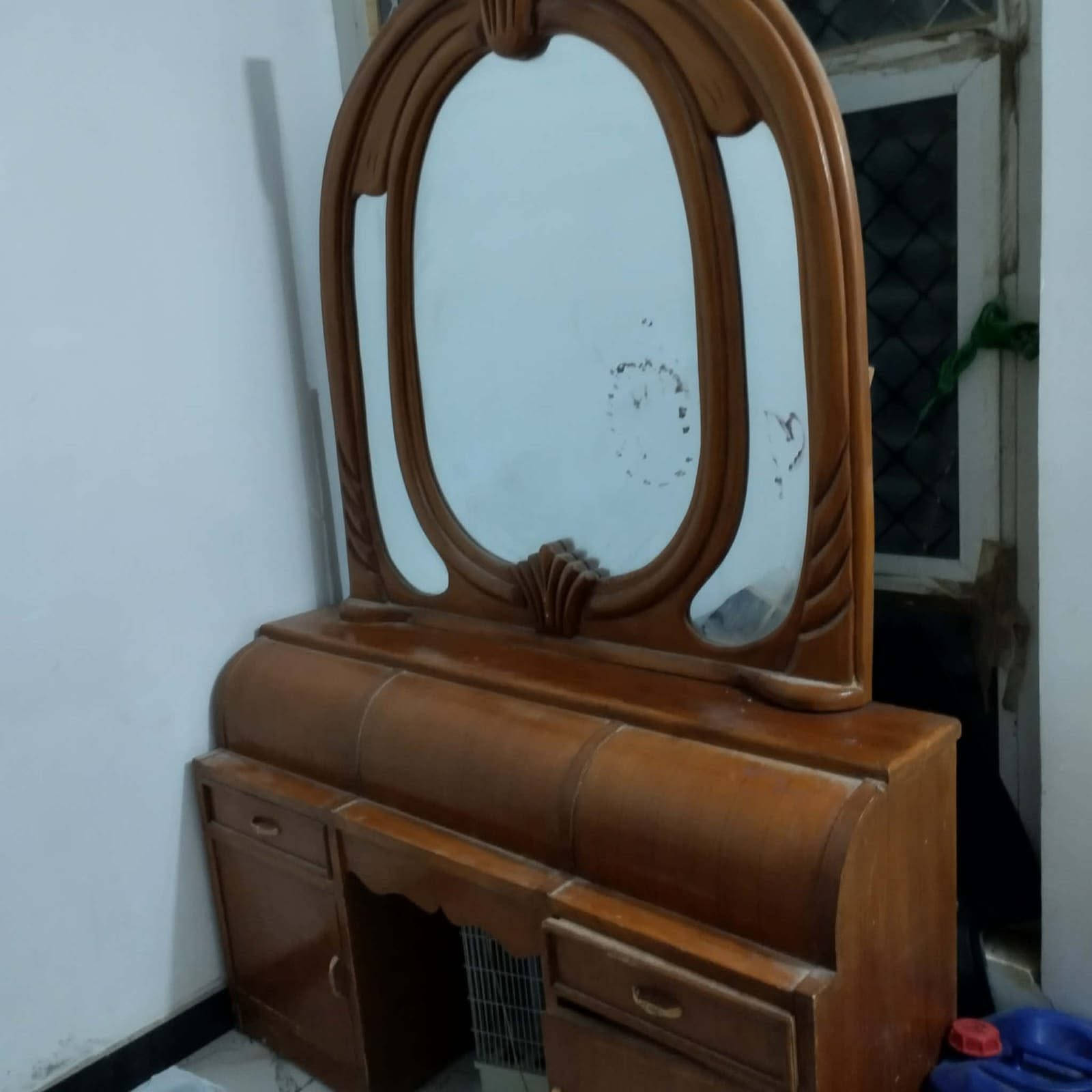 تاج جربايه  و زاويه و ميز تواليت
السعر 125 وبي مجال للشراي


**إذا كنت صاحب هذا الإعلان وتريد حذفه لأي سبب، رجاءا أرسل رسالة إلى الدعم الفني**