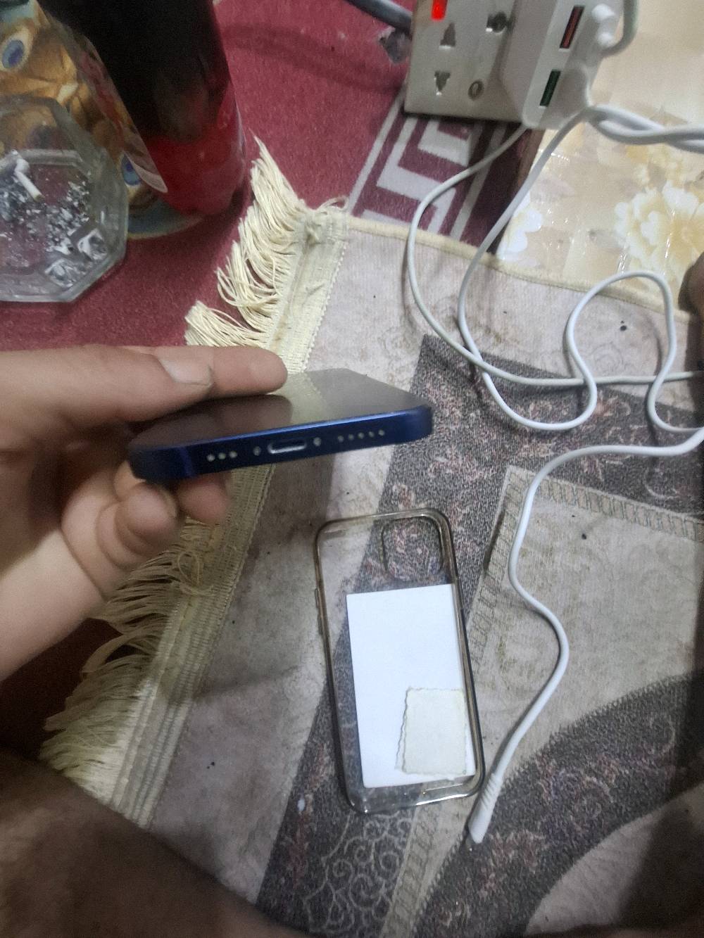 سلام عليكم للبيع ايفون 12عادي جهاز مكفول بس من عده البطاريه مبدله وكاله خارج العراق الجهاز 300 وبيه مجال قليل سعر   ذاكره 128